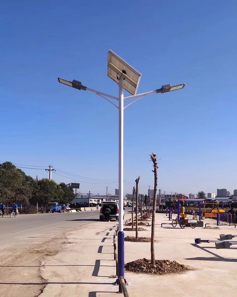双臂道路路灯太阳能改造工程实拍