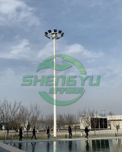 圆形灯盘高杆灯，环形布置多盏LED投光灯