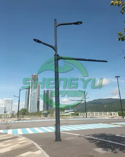 城市路口综合杆，双臂LED路灯与长横臂组合结构