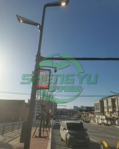 城市道路综合杆，双臂LED路灯与电子信息屏及监控设备