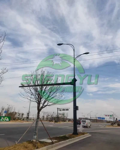 城市道路综合杆，双臂LED路灯与侧向设备安装横臂