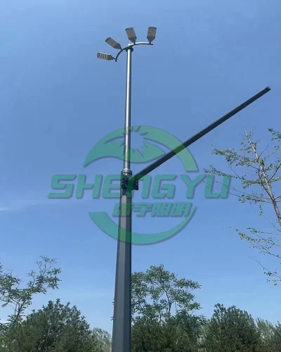 城市道路综合杆，多灯头照明与长横臂组合杆体