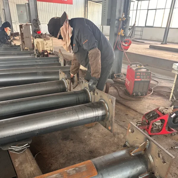道路照明灯杆加工制作场景