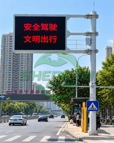 道路安全提示诱导屏杆场景